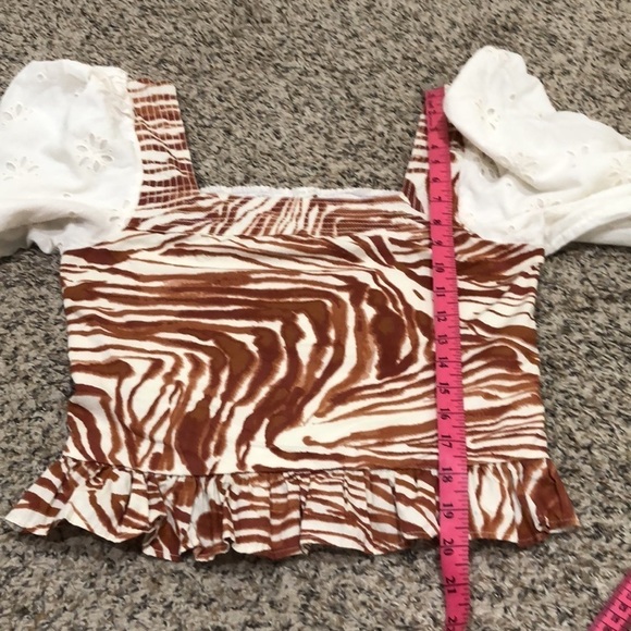 Love The Label Blouse Size Small Ivory Brown Zebra Eyelet Pattern - Picture 8 of 9